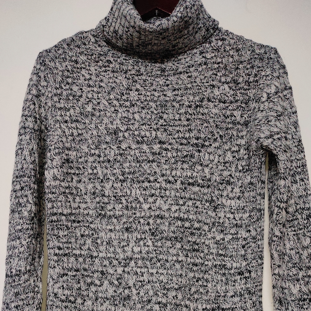 Black & white knit Turtleneck sweater - Picture 2 of 10